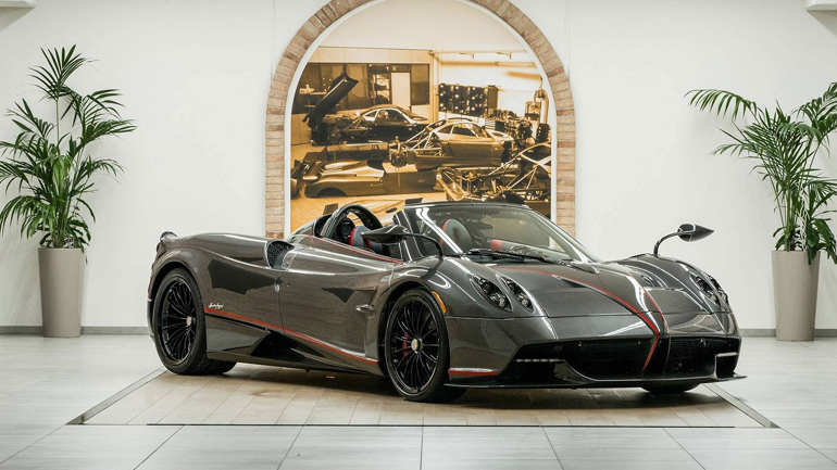 Στο εργοστάσιο όπου φτιάχνεται η Pagani των 2.280.000 ευρώ